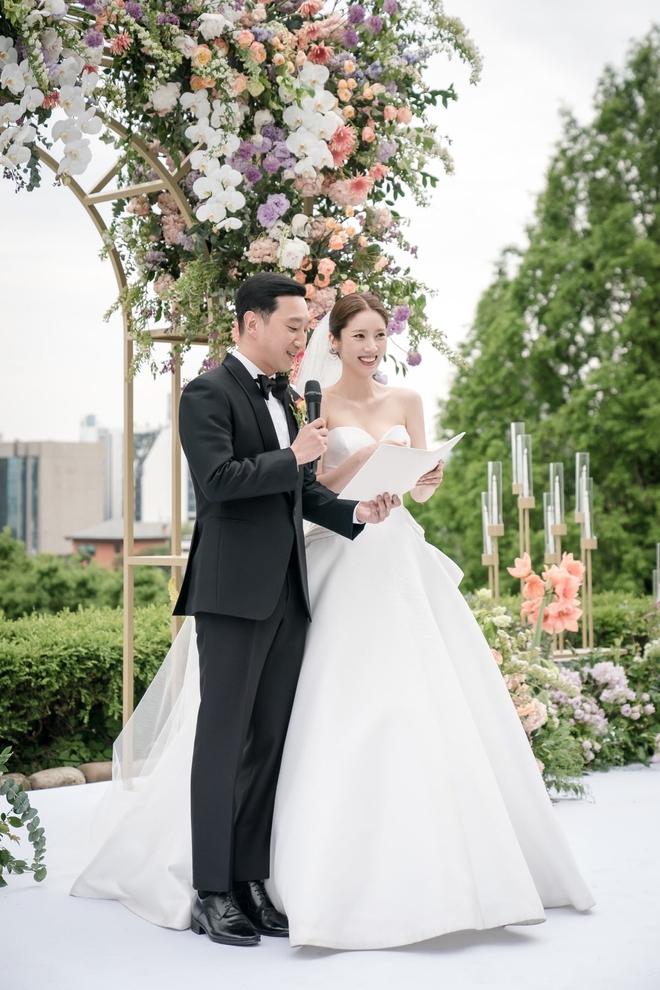 Hé lộ hình ảnh trong đám cưới của mỹ nhân Son Dam Bi và bạn trai Lee Kyu Hyuk - Ảnh 2.