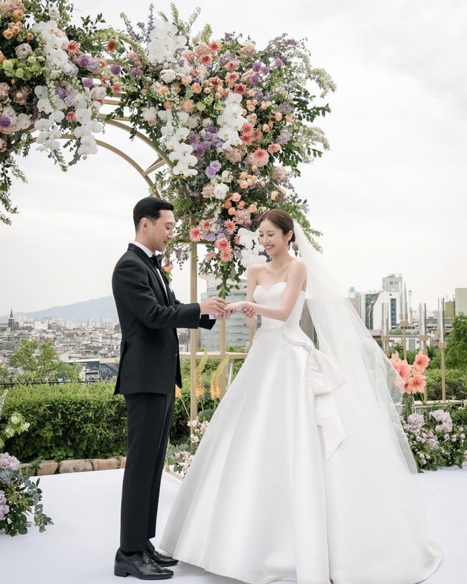 Hé lộ hình ảnh trong đám cưới của mỹ nhân Son Dam Bi và bạn trai Lee Kyu Hyuk - Ảnh 3.