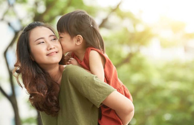 Người mẹ sở hữu 5 đức t&iacute;nh n&agrave;y sẽ nu&ocirc;i dưỡng những đứa con ưu t&uacute;, giỏi giang trong tương lai - Ảnh 2.