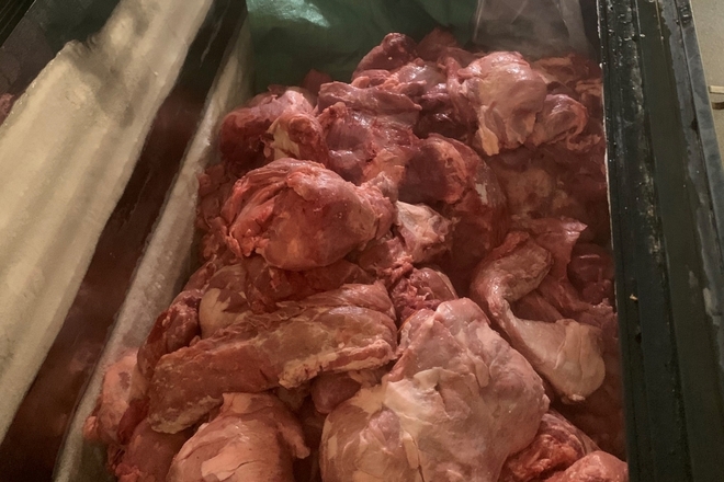 Chủ quán bánh mỳ thịt nướng nhập thịt lợn nhiễm dịch tả châu Phi - Ảnh 1.
