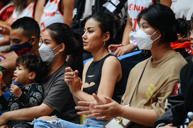 Người dân Hà Nội tiếp lửa cho đội tuyển bóng rổ Việt Nam - Ảnh 9.