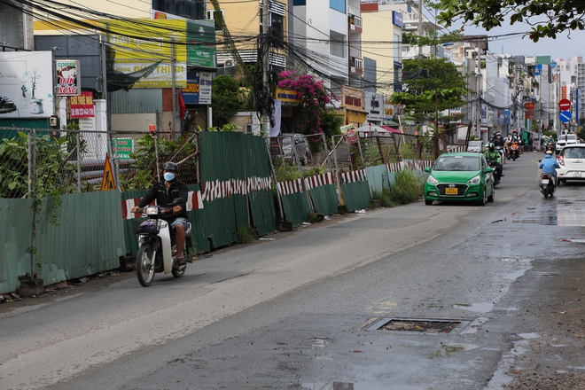 Cận cảnh 2,5km đường giá 800 tỉ ở TP.HCM được tái thi công sau 7 năm: Người dân phấn khởi - Ảnh 10.