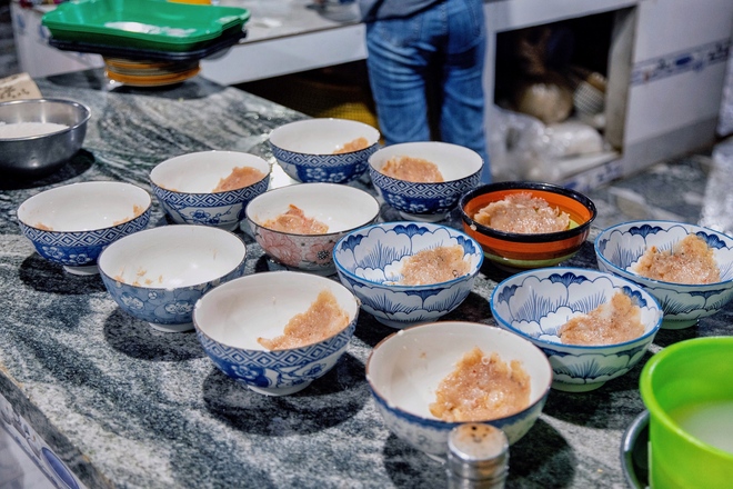 Món bún quậy nức tiếng Phú Quốc luôn gây tranh cãi giữa ngon và khó ăn, nhưng mấy ai biết bà chủ mất 10 năm để hoàn chỉnh hương vị chuẩn - Ảnh 4.