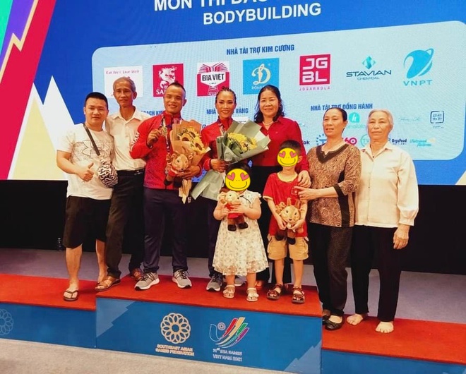 Nữ lực sĩ được bố mẹ chồng ra tận Hà Nội cổ vũ dự SEA Games: "Mình từng hỏi chồng rằng vợ cơ bắp vậy anh có sợ không?" - Ảnh 7.