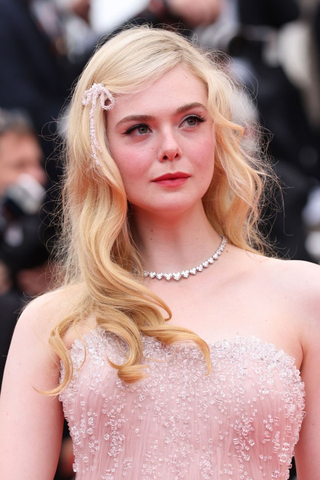 Thảm đỏ LHP Cannes: Tom Cruise dẫn đầu đoàn siêu sao, Elle Fanning đẹp tựa thiên thần bên Hoa hậu đẹp nhất mọi thời đại - Ảnh 11.