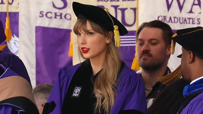 Trọn vẹn bài diễn văn truyền cảm hứng của Tiến sĩ Taylor Swift: Khi chúng ta mất đi nhiều thứ, chúng ta cũng sẽ đạt được nhiều thứ - Ảnh 11.