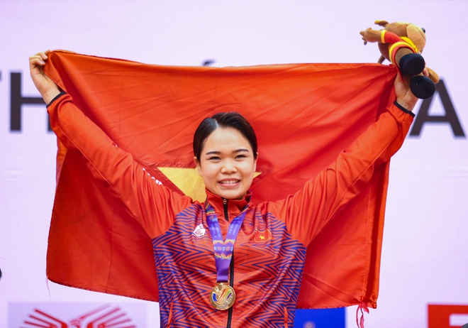 Khoảnh khắc đáng yêu: Học sinh Ninh Bình tặng đặc sản Tây Bắc cho VĐV karate của Campuchia - Ảnh 7.