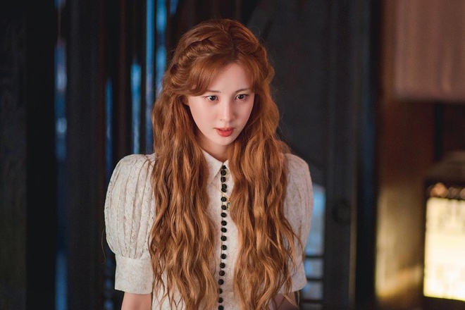 Lộ tạo hình đầu tiên của Seohyun (SNSD) ở phim mới: Visual bùng nổ, kiểu tóc sang xỉu nhưng chị đẹp hơi gầy không? - Ảnh 4.