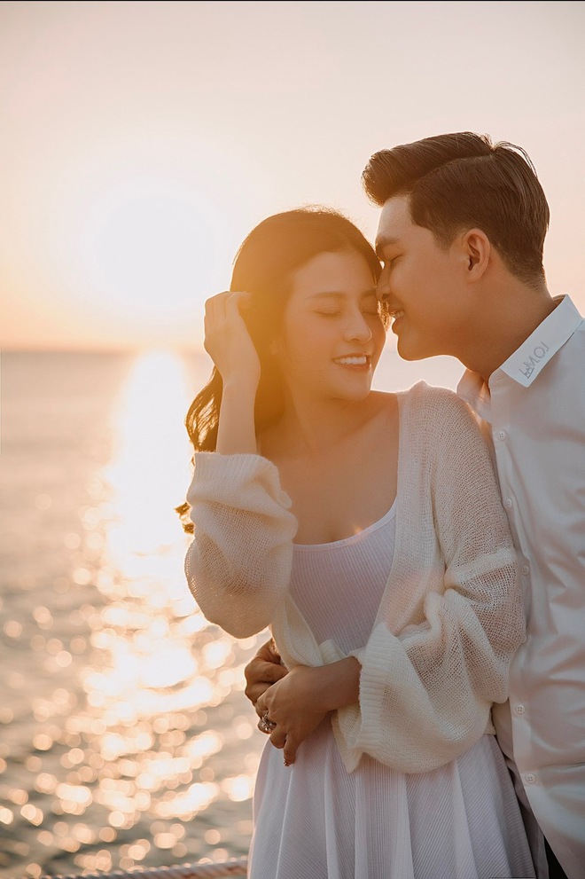 C&ocirc; d&acirc;u nhận 30 c&acirc;y v&agrave;ng ng&agrave;y cưới, đeo k&iacute;n người g&acirc;y ch&uacute; &yacute;: Mẹ chồng tặng ri&ecirc;ng con d&acirc;u xe Mercedes tiền tỷ, b&agrave; ngoại U80 t&agrave;i trợ qu&agrave; khủng si&ecirc;u bất ngờ! - Ảnh 4.