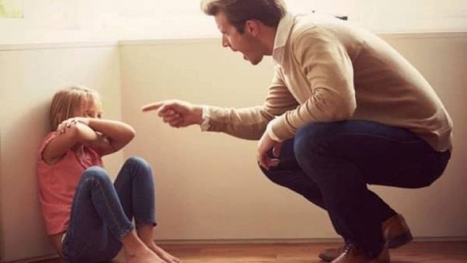 Những kiểu bố “độc hại” ảnh hưởng tiêu cực đến con cái - Ảnh 1.