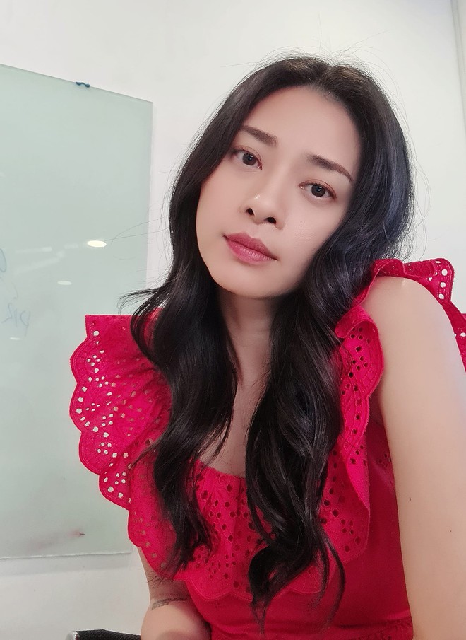 Sau đ&aacute;m cưới trong mơ, Ng&ocirc; Thanh V&acirc;n đổi kiểu t&oacute;c mới nh&igrave;n cực lạ - Ảnh 6.