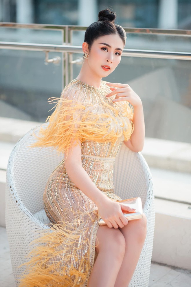 Diện lại v&aacute;y l&ocirc;ng vũ của Hoa hậu Ngọc H&acirc;n v&agrave; &Aacute; hậu Ngọc Thảo, Phương Oanh vẫn đẹp g&acirc;y m&ecirc; - Ảnh 9.