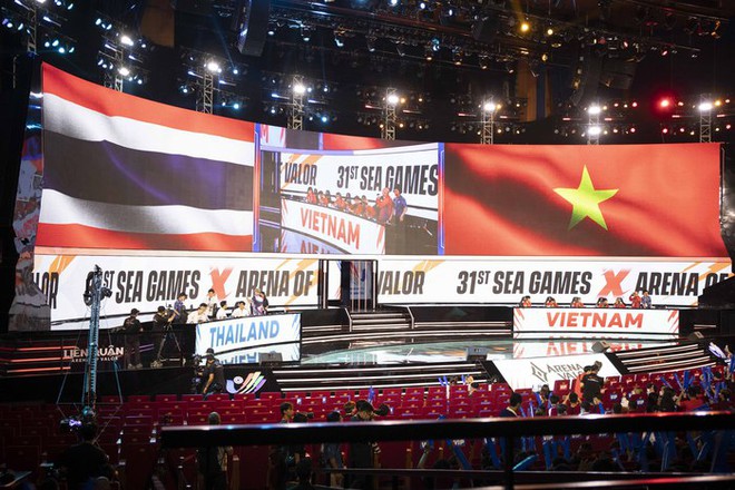 CĐV Thái Lan ngỡ ngàng trước sự cuồng nhiệt của fan Esports Việt Nam tại SEA Games 31 - Ảnh 1.