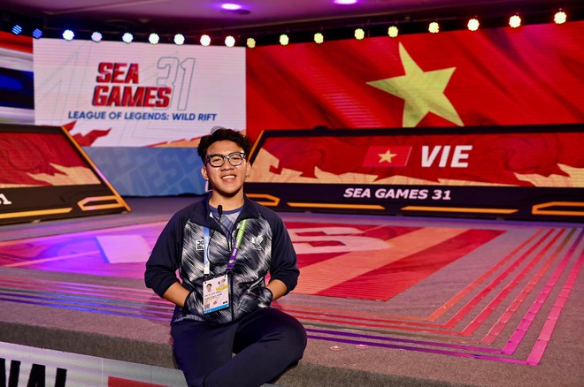 Nam sinh năm 4 làm trọng tài bộ môn Esports tại SEA Games 31: Mê game từ nhỏ, từng làm shipper để theo đuổi đam mê - Ảnh 4.