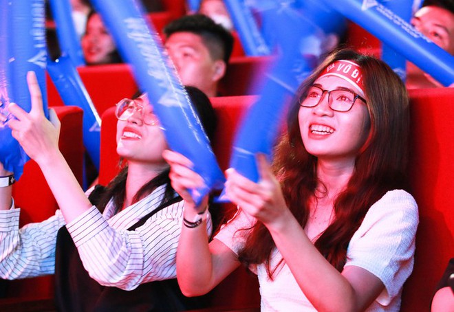 CĐV Thái Lan ngỡ ngàng trước sự cuồng nhiệt của fan Esports Việt Nam tại SEA Games 31 - Ảnh 5.