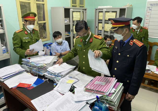 Điểm mặt lãnh đạo CDC vướng lao lý do liên quan Việt Á - Ảnh 8.