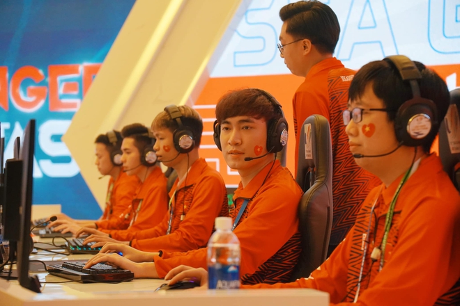 Ngày thi đấu cuối của Esports tại SEA Games 31: Liên Minh Huyền Thoại và Đột Kích giành vàng dễ dàng, Liên Quân Mobile gây thất vọng! - Ảnh 1.