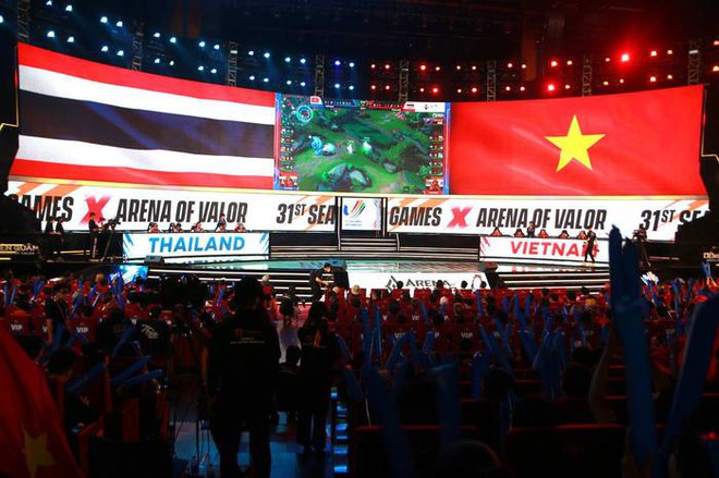 Gấu, ProE và dàn streamer nổi tiếng rủ nhau đến cổ vũ ĐT Liên Quân Việt Nam vô địch SEA Games 31 - Ảnh 1.
