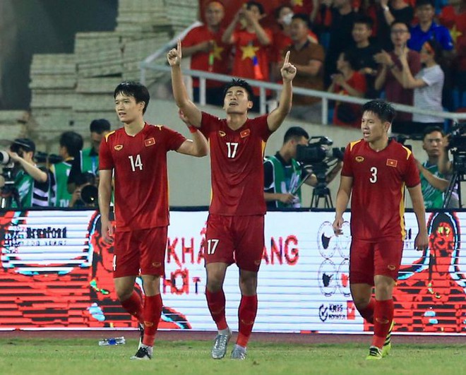 Khoảnh khắc cảm xúc: Nhâm Mạnh Dũng đánh đầu giúp U23 Việt Nam vô địch SEA Games 31 - Ảnh 11.