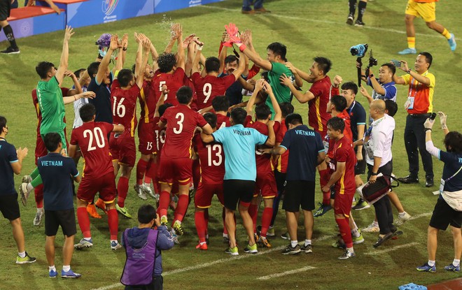 Bà xã Quỳnh Anh quyết đi bão 6 ngày 6 đêm mừng HCV SEA Games 31, Duy Mạnh tuyên bố 1 câu dứt khoát! - Ảnh 1.