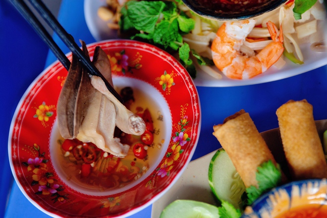Lẩu cù lao - món đặc sản trong các tiệc cưới của người miền Tây giúp một quán ăn tại Sài Gòn hút hàng trăm lượt khách tìm tới mỗi ngày! - Ảnh 16.