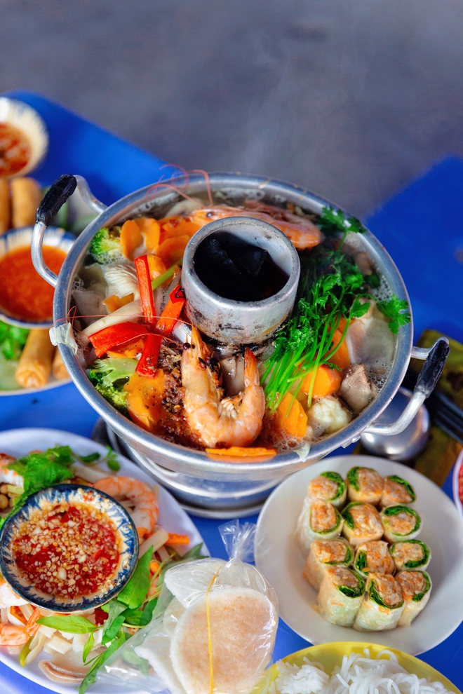 Lẩu cù lao - món đặc sản trong các tiệc cưới của người miền Tây giúp một quán ăn tại Sài Gòn hút hàng trăm lượt khách tìm tới mỗi ngày! - Ảnh 17.