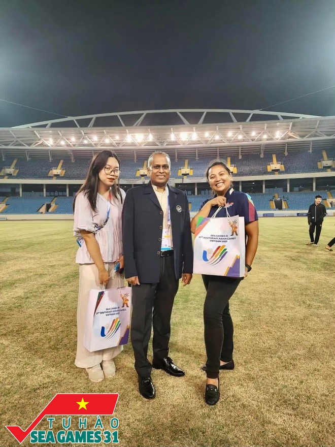 Nữ TNV kể chuyện tháp tùng VIP ở SEA Games 31: Có ngày chỉ ngủ 2 tiếng nhưng rất hạnh phúc và tự hào! - Ảnh 1.