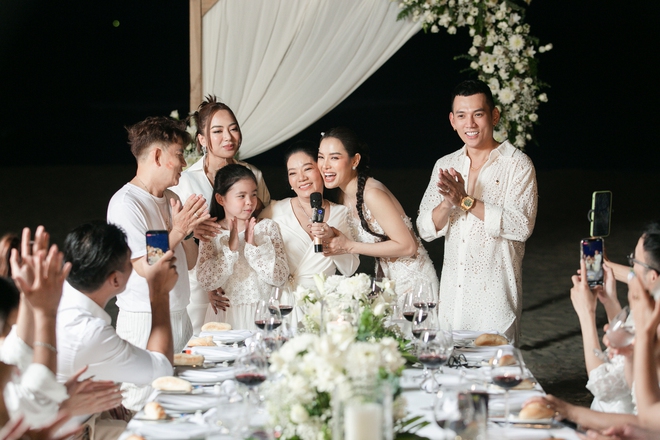 Đám cưới ở biển của Phương Trinh Jolie và Lý Bình, cô dâu diện váy siêu gợi cảm  - Ảnh 9.