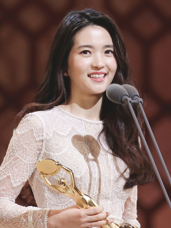 Nữ hoàng thế hệ mới - Kim Tae Ri: Nàng Thị hậu tài năng của showbiz Hàn, được dự đoán soán ngôi loạt đàn chị Song Hye Kyo, Son Ye Jin - Ảnh 4.