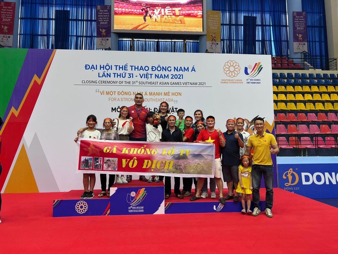 Gã khổng lồ cao 1m92 nặng 125kg và cô vợ thua 77kg: Hôm trước đoạt Vàng SEA Games, hôm sau về gấp để cưới vợ! - Ảnh 7.