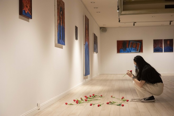 Phản ứng bất ngờ từ khán giả trẻ đến xem triển lãm của Quang Đại ở Hà Nội: “Mình thấy rất có chiều sâu…, trải nghiệm tuyệt vời!” - Ảnh 9.