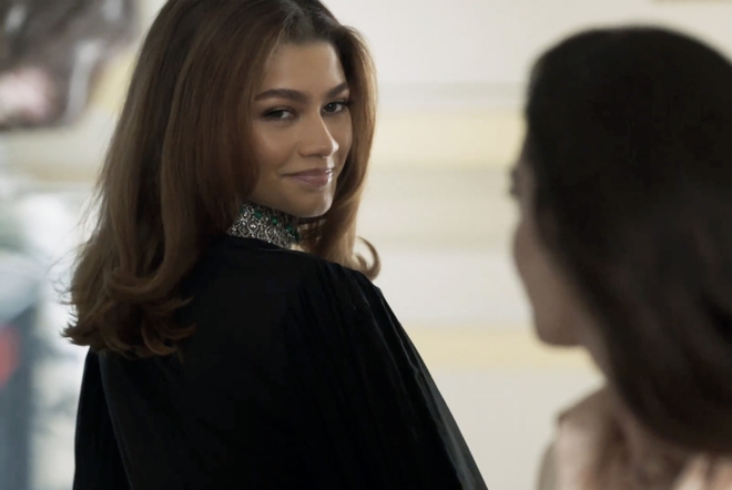 Zendaya diện đồ của NTK Công Trí, đọ sắc cùng Anne Hathaway - Lisa trong video quảng cáo trang sức - Ảnh 4.