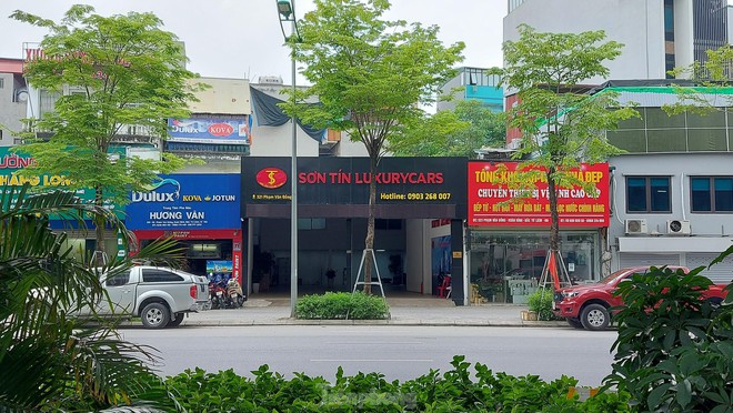 Kỳ lạ nhiều showroom bán siêu xe biếu tặng trống trơn - Ảnh 1.