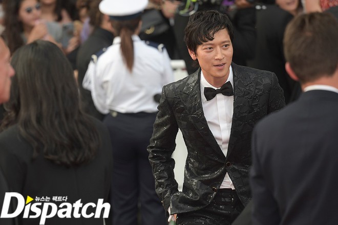 Dàn sao Hàn hạng A đổ bộ Cannes 2022: IU đẹp như tiên tử át cả sao Itaewon Class, Kang Dong Won chân dài choáng ngợp - Ảnh 12.