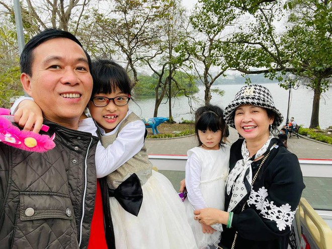 Mẹ chồng Lan Hương: Tình yêu bền bỉ hơn 40 năm với ông xã và cuộc sống viên mãn tuổi 61 - Ảnh 8.