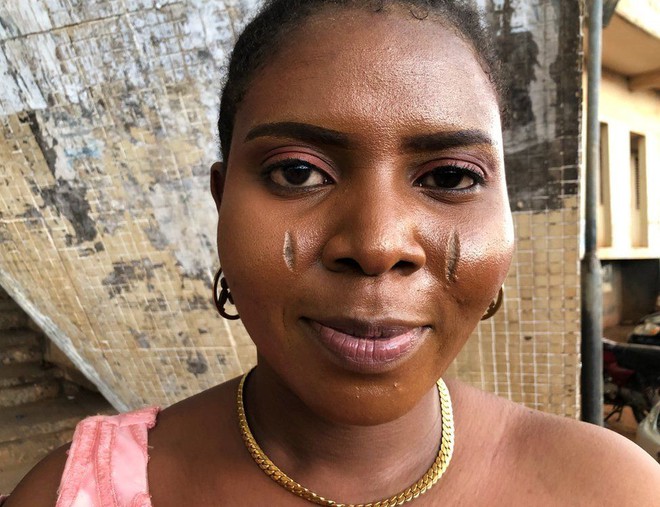 Tập tục rạch mặt tại Nigeria: Khi những vết sẹo trên mặt xác định danh tính và vẻ đẹp của một người - Ảnh 3.