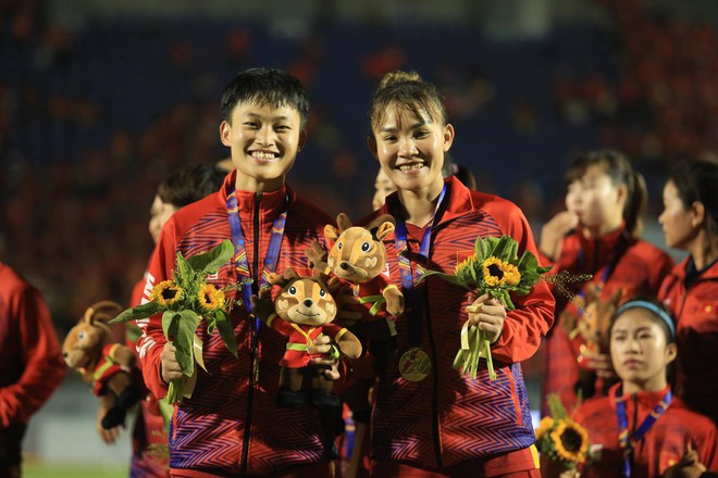 Nhà vô địch SEA Games 31: Chương Thị Kiều lội bùn, tay không bắt cá ở quê - Ảnh 4.