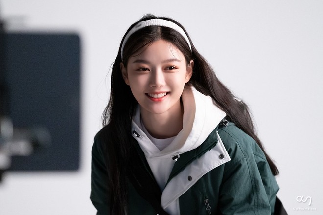 Kim Yoo Jung từng may mắn né đẹp một bom xịt: Người thế thân lại chính là nữ thần nổi nhất phim Hàn 2022? - Ảnh 3.