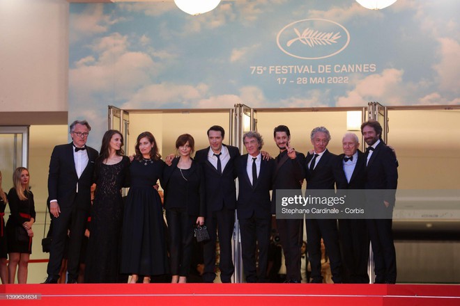 Cannes ngày 11: Hai minh tinh gạo cội khiêu vũ trên thảm đỏ, nữ ca sĩ lộ nội y phản cảm - Ảnh 19.