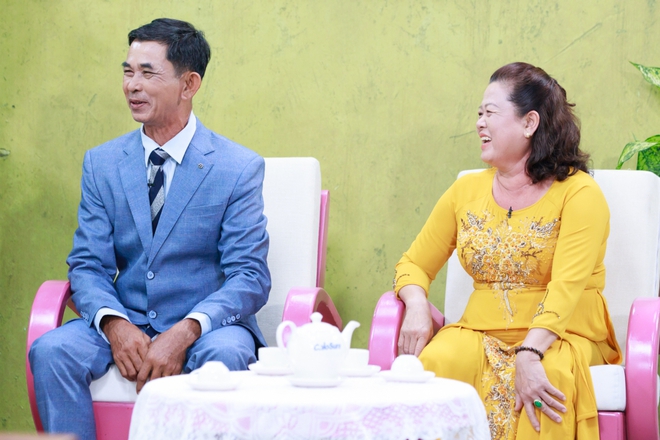 Quyền Linh ngưỡng mộ h&agrave;nh tr&igrave;nh &ldquo;tho&aacute;t ngh&egrave;o&rdquo; của cha mẹ nữ YouTuber S&acirc;u Tivi - Ảnh 1.