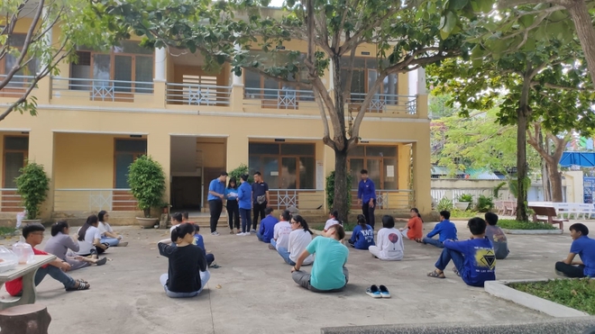 Mở cổng trường hè - Ảnh 2.