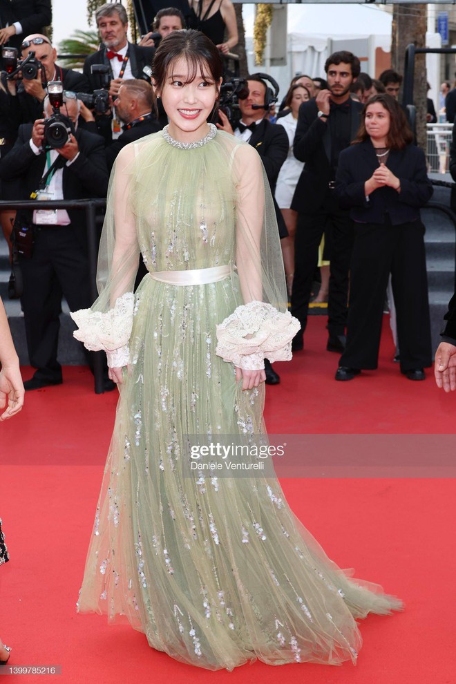 Bế mạc Cannes: Chủ tịch giải Máy quay vàng tạo dáng lố, người đẹp Nga hở bạo nhất thảm đỏ - Ảnh 15.