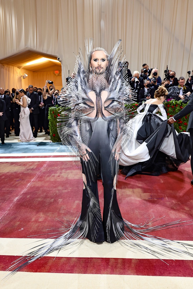  Tổng kết Met Gala 2022: Mặc đẹp thì thưa thớt, mà lên đồ nhạt nhẽo lại nhiều như lá rụng về cội! - Ảnh 8.