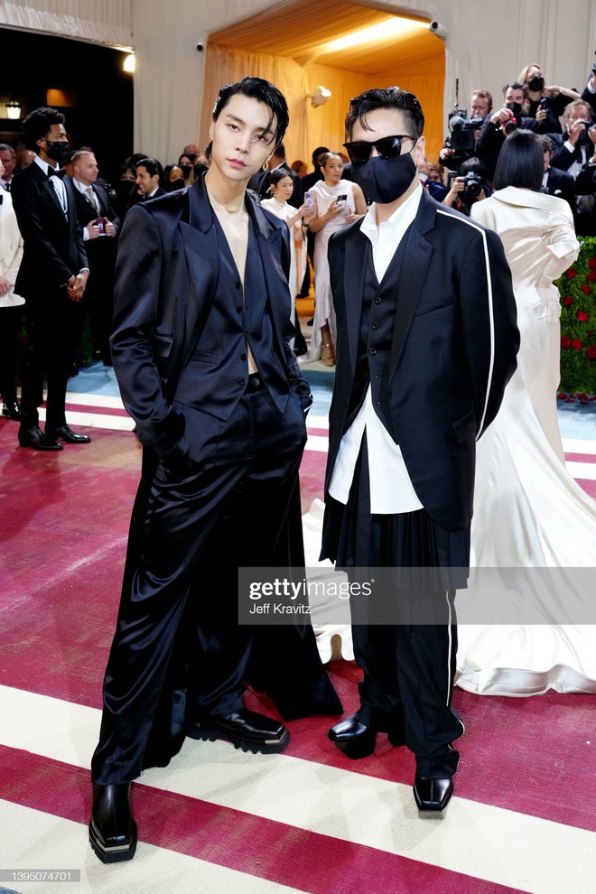 Johnny (NCT) diện đồ NTK gốc Việt dự Met Gala 2022, netizen được dịp rần rần v&igrave; bảnh - Ảnh 4.