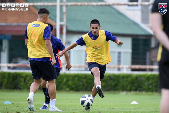&ldquo;Tr&aacute;nh vỏ dưa gặp vỏ dừa&rdquo;, U23 Th&aacute;i Lan lại hứng chịu tổn thất lớn ngay ng&agrave;y đầu hội qu&acirc;n - Ảnh 1.