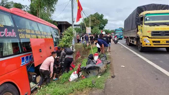 Tai nạn liên hoàn trên đường Hồ Chí Minh, sập nhà dân, 3 người thương vong  - Ảnh 4.