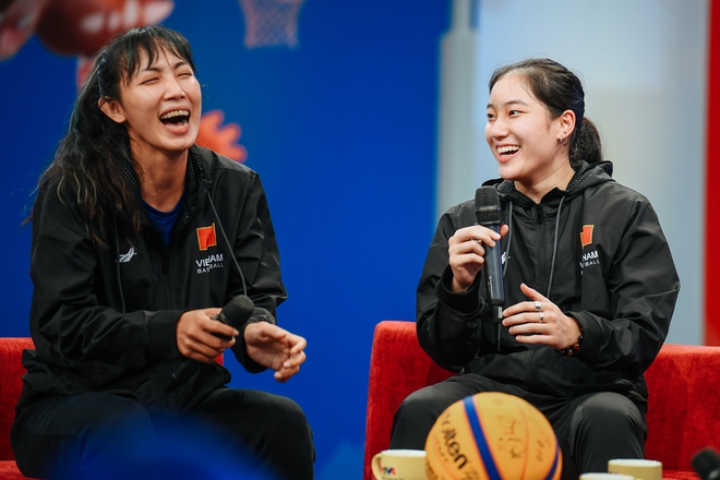Đội tuyển bóng rổ 3x3 nữ Việt Nam để mặt mộc lên truyền hình: Makeup sương sương vẫn đẹp bất chấp, đỉnh nhất là Trương Thảo Vy - Ảnh 4.