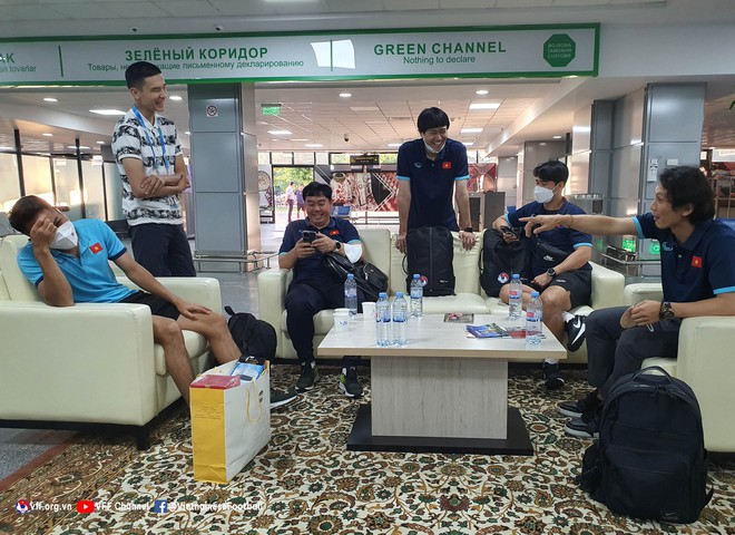 ĐT U23 Việt Nam đã có mặt tại Tashkent, sẵn sàng cho cuộc hành trình mới - Ảnh 3.