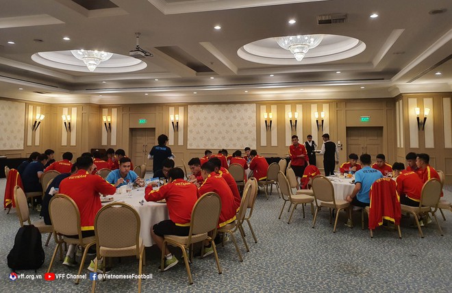 ĐT U23 Việt Nam đã có mặt tại Tashkent, sẵn sàng cho cuộc hành trình mới - Ảnh 10.