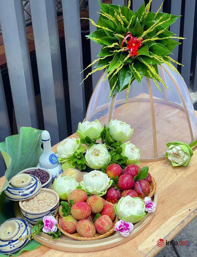 Những set hoa quả c&uacute;ng Tết Đoan Ngọ gi&aacute; v&agrave;i trăm ng&agrave;n đẹp h&uacute;t mắt, người b&aacute;n chốt đơn mỏi tay - Ảnh 1.
